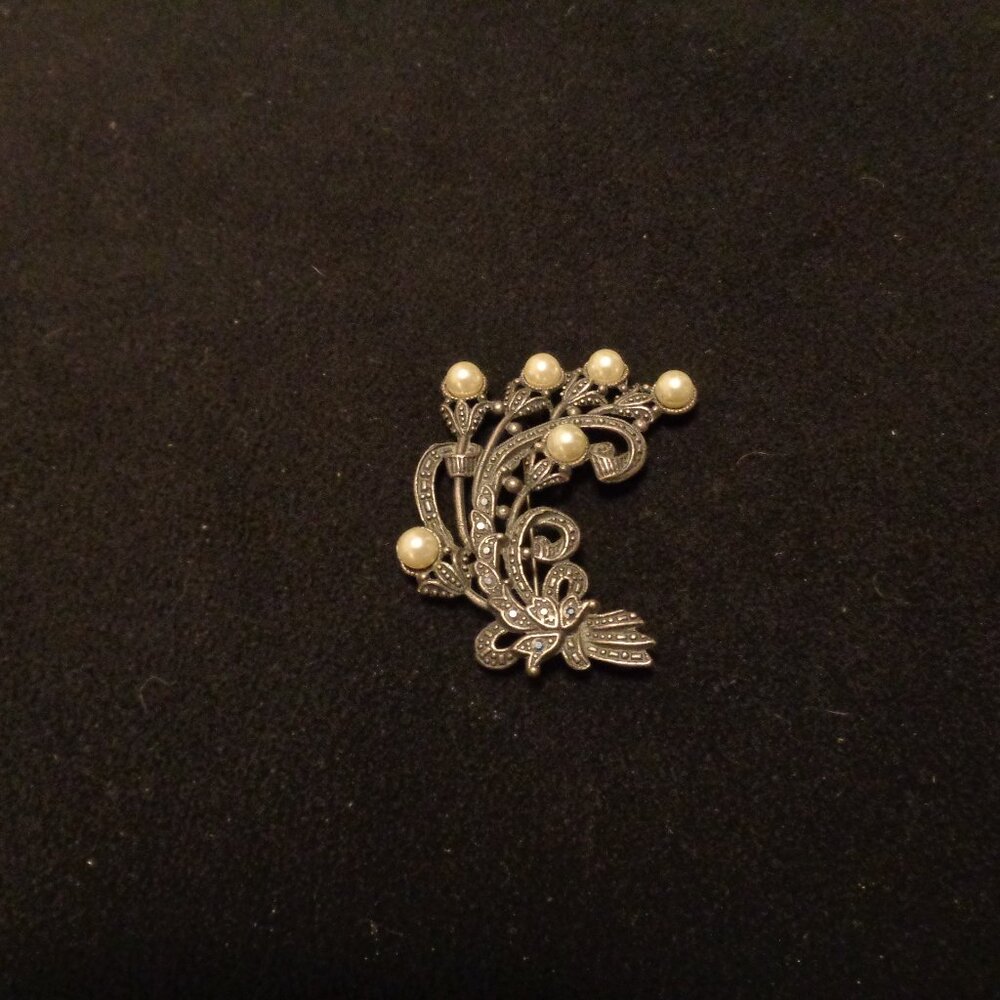 VINTAGE PEARLS & BLING BOUQUET OF FLOWERS PIN